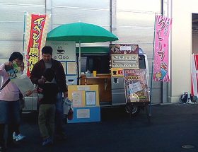 クレープのケータリングカー