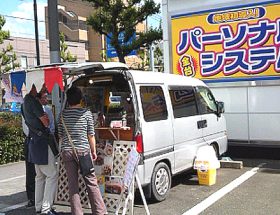 移動販売車にクレープを買いに来てくださった地域の方