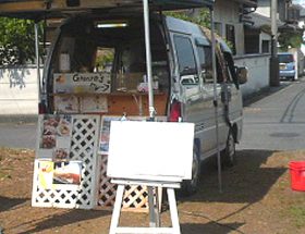 イベント会場でクレープを提供したケータリングカー