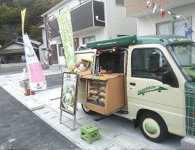 住宅現地販売会に派遣したメロンパンの移動販売車
