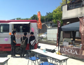 クレープとホットドッグの食品移動販売車