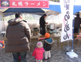 ラーメンを買いに来てくださったご家族