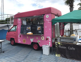 焼きそばとアイスクリームをご提供した食品移動販売車
