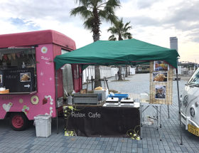 レジャー施設前に出店して3つのメニューをご提供した様子