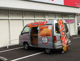 たい焼きを車内で焼く移動販売車