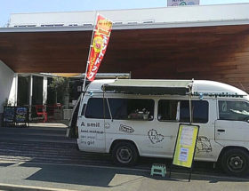 出来たてホットドックをご提供したケータリングカー