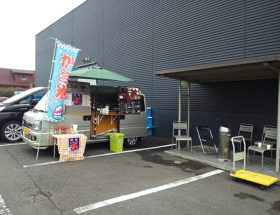 撮影スタジオに出張してかき氷とドリンクを提供した移動販売車