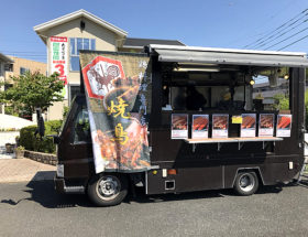 住宅展示場のイベントに派遣した焼き鳥とフランクフルトの移動販売車