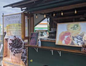 クレープとタピオカを同時提供できる移動販売車